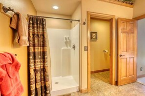 Bathtub, hair dryer, towels