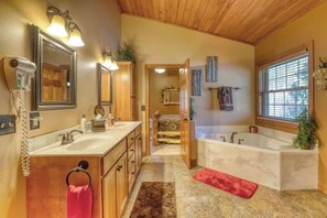 Bathtub, hair dryer, towels - Rocky Ridge Lodge – A Black Hills Escape for Family & Friends! (Lead)