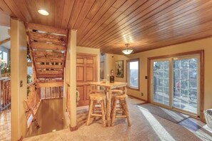 Dining - Rocky Ridge Lodge – A Black Hills Escape for Family & Friends! (Lead)