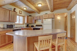 Fridge, microwave, oven, stovetop - Four Seasons Retreat – Cozy Terry Peak Cabin with Hot Tub & Mountain Views (Lead)