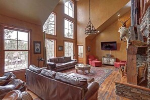 TV, fireplace