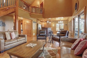 TV, fireplace - Cloud 9 (Lead)