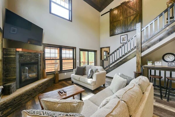 TV, fireplace