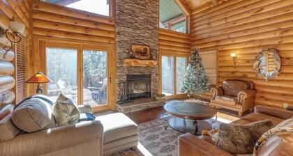 Pine Hollow Lodge - beautiful 5 bedroom home just