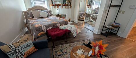 Iron/ironing board, free WiFi, bed sheets