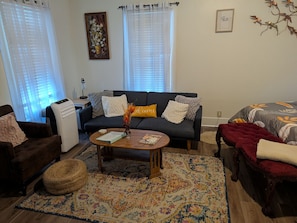 Smart TV - Cozy, Cute, Private Ozark Suite 5 Mins to Hospital (Ozark)