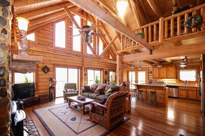 Stunning! River-Front Log Cabin Near Williamsburg
