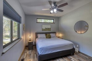 5 bedrooms, WiFi, bed sheets