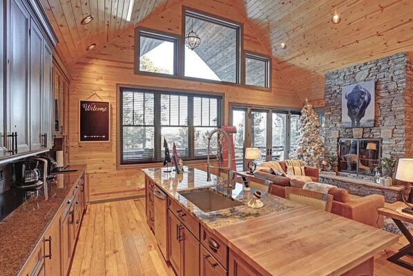 Interior - Gilded Buffalo in Gilded Mountain (Lead)