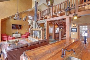 Interior - Gilded Buffalo in Gilded Mountain (Lead)