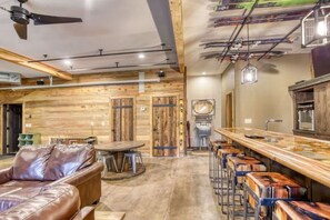 Interior - Après Powder Haus – Walk to the slopes!  Hot tub, pet friendly and game garage (Lead)