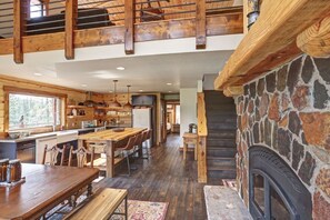 Fridge, microwave, oven, stovetop - Wildercreek Lodge (Lead)