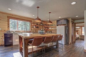 冰箱、微波炉、烤箱、炉灶