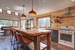 冰箱、微波炉、烤箱、炉灶