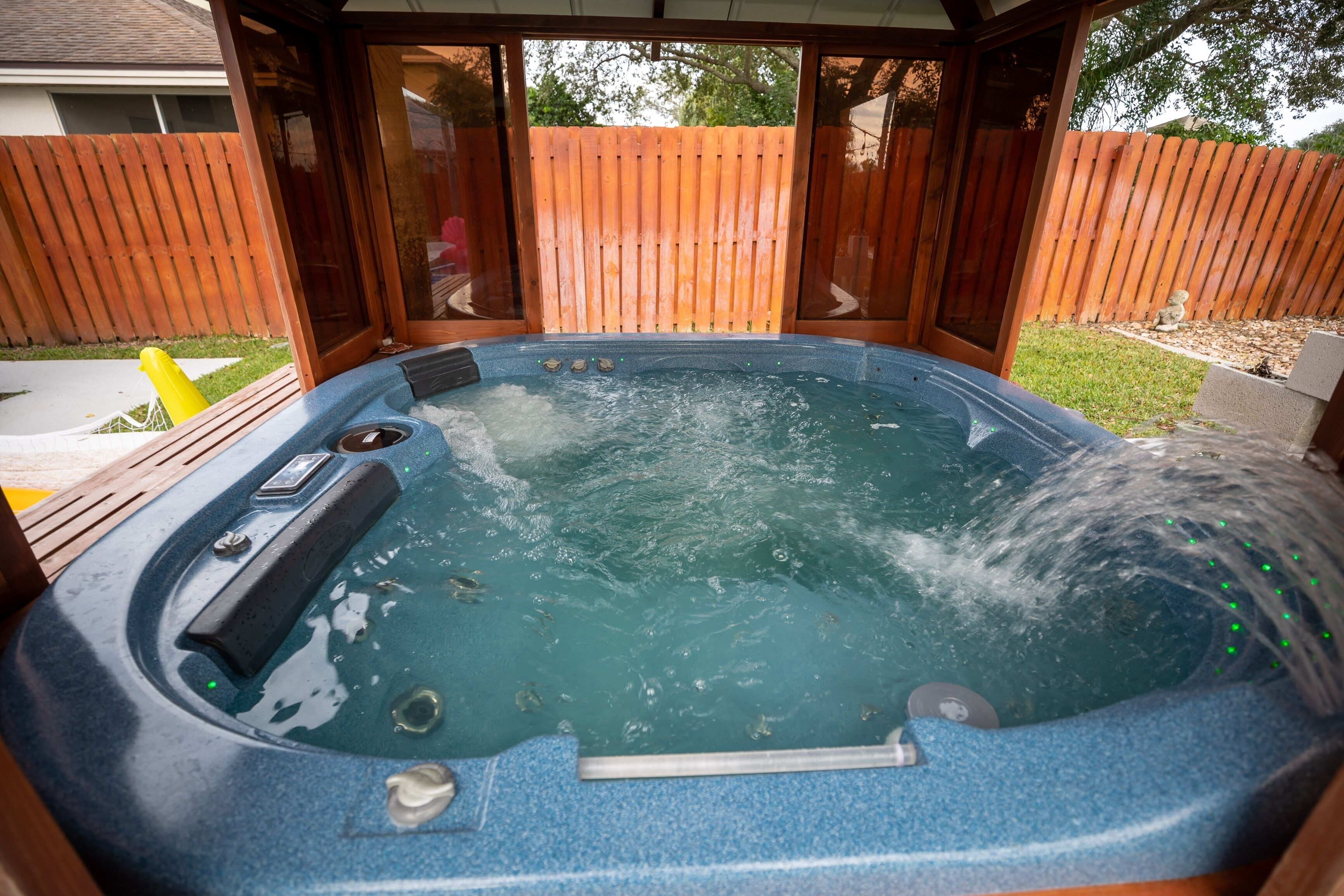 Tina de hidromasaje al aire libre