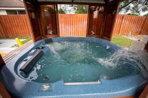 Bain à remous extérieur