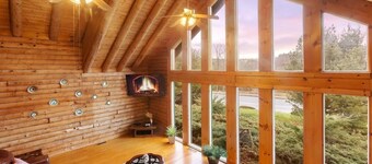 Private 4BR Retreat - Hot Tub, Sauna & Heated Pool - Sleeps 12