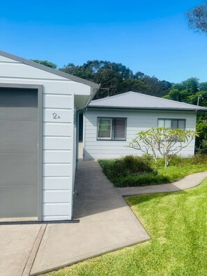 Exterior - Watch the Whales - 5 mins to Headland (Port Macquarie)