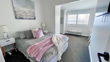 3 camere, una scrivania, ferro/asse da stiro, Wi-Fi gratuito