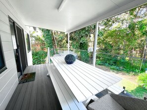 Outdoor dining - Watch the Whales - 5 mins to Headland (Port Macquarie)