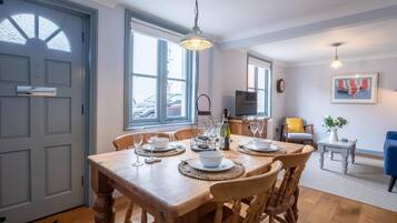 Cottage, Private Bathroom | Restaurant
