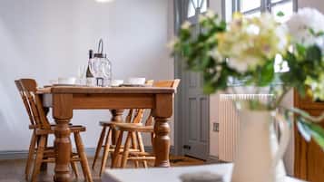 Cottage, Private Bathroom | Restaurant