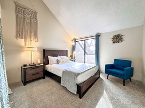 3 chambres, coffres-forts dans les chambres, fer et planche à repasser