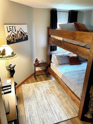 2 chambres, fer et planche à repasser, Wi-Fi gratuit, draps fournis