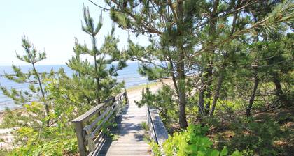 2BR Cottage with Stunning Water Views & Beach Access