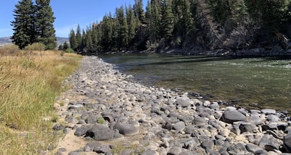 Cabin on the Rio Grande River With Private Fishing Right Outside Your Door!