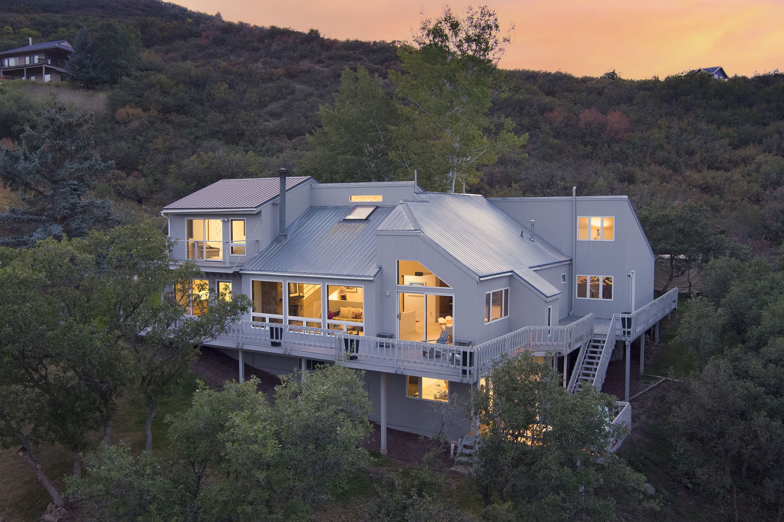 Solar Way House - Cozy w/ spectacular views