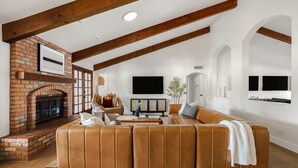 Living area - The Callahan: Pickleball, Sports Bar, Gym, Theater (Tempe)