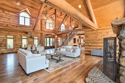 Aloha Ranch 10,000 sq/ft, 40 acres, game room, theater, fishing pond, and more!