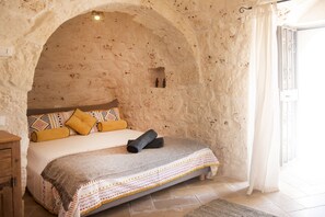 6 bedrooms, desk, iron/ironing board, travel cot - 20 % DISCOUNT SEPTEMBER / OCTOBER / NOVEMBER
(Ostuni)