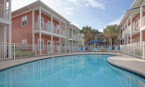 Outdoor pool, a heated pool - Destin Beach Street Cottage in Prime location (Miramar Beach)