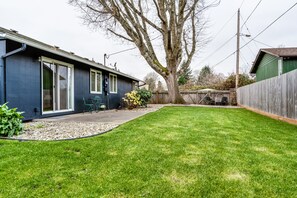 Exterior - Clean updated home for World Track and Field Championship (Eugene)