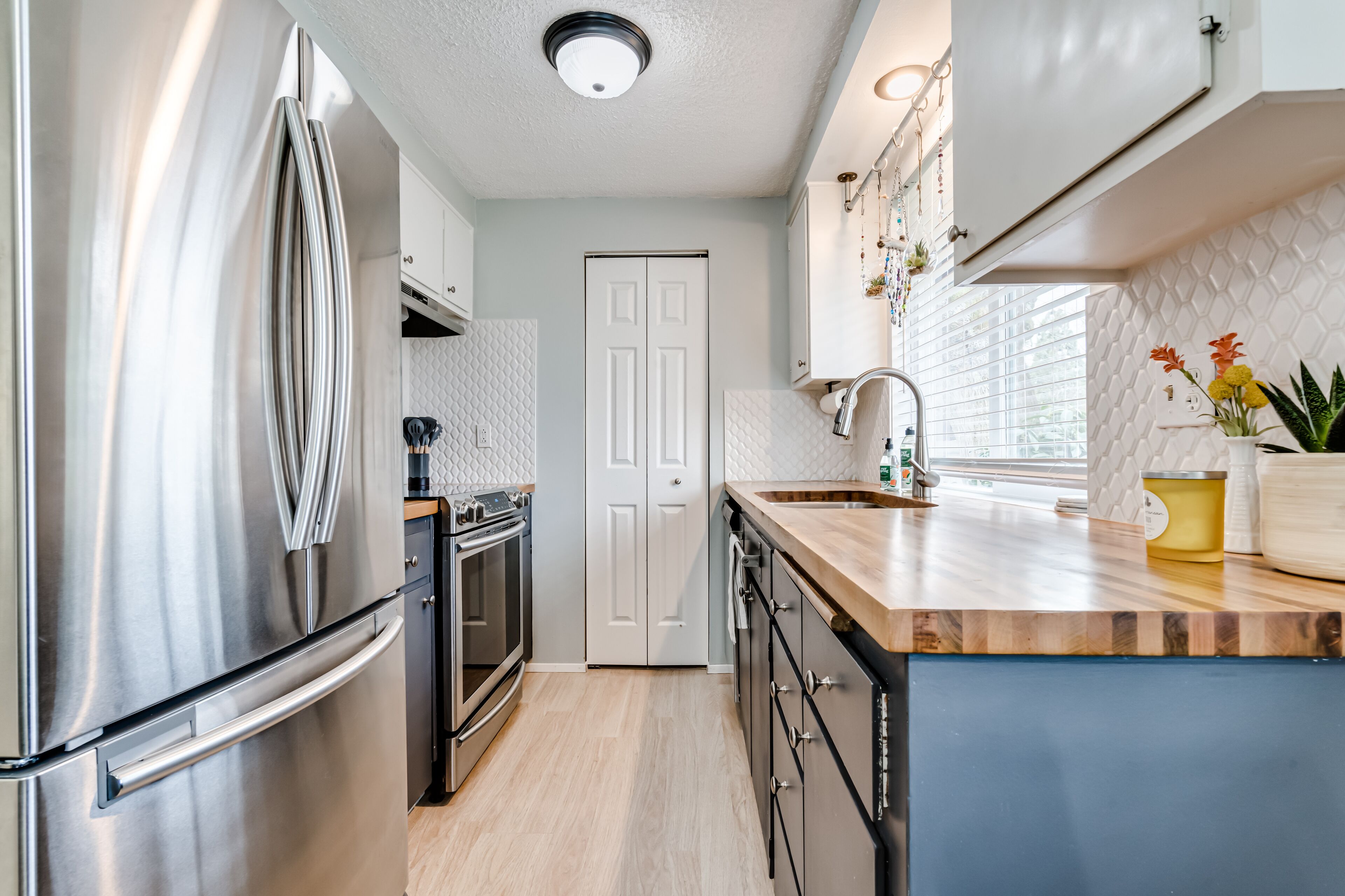 Frigorifero, microonde, forno, piano cottura