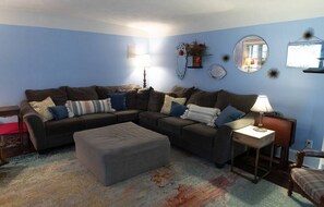 تلفزيون ذكي، مدفأة، ستيريو، شاشة كمبيوتر