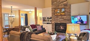 Smart TV, fireplace, DVD player, books - Private Echota Resort home, great amenities, 2car garage, near best attractions (Boone)