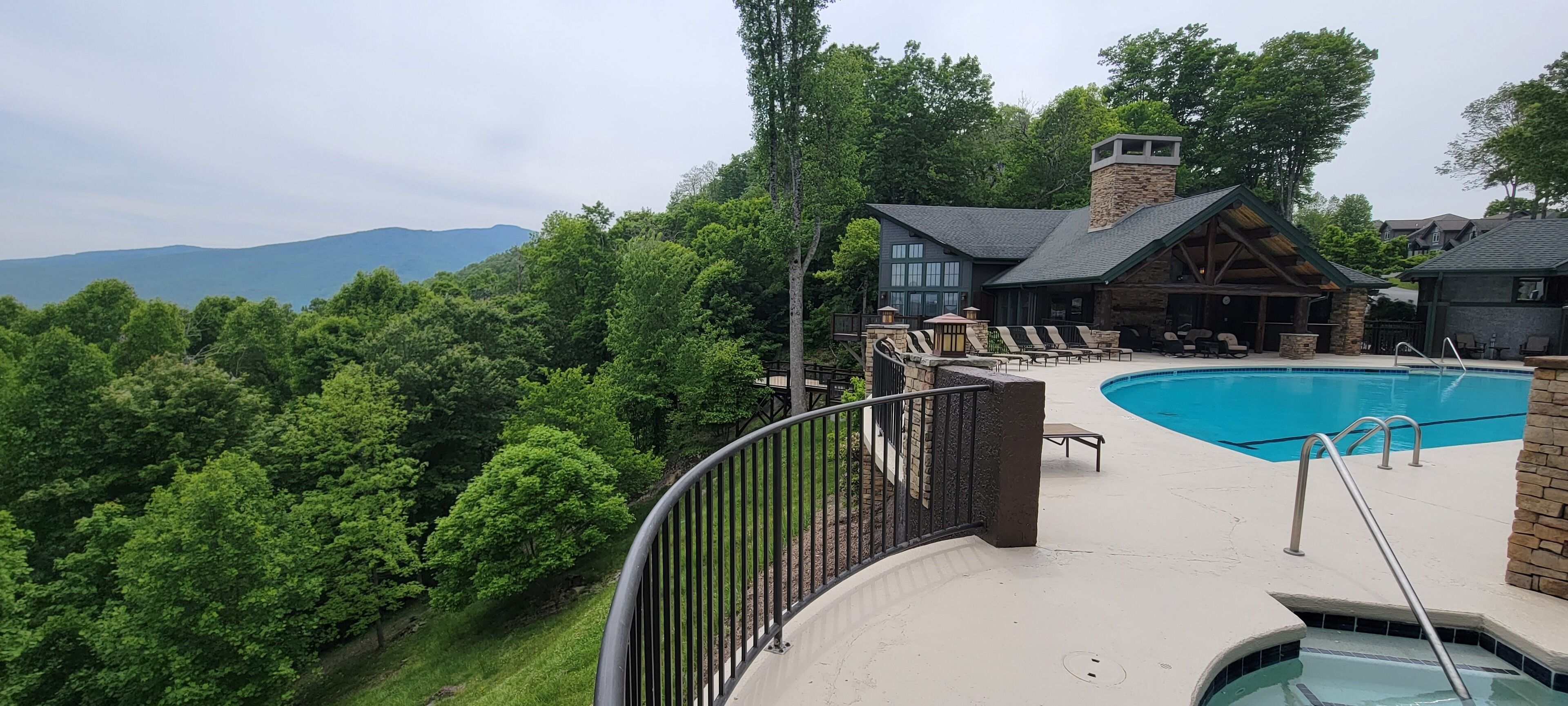 Piscine couverte, piscine extérieure