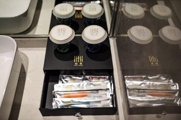 A drawer with toothbrushes and toothpaste tubes. - Boke Hotel Guangzhou Zhujiang New Town (Guangzhou)