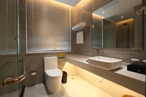 A modern bathroom with a toilet, bidet, and a large mirror. - Boke Hotel Guangzhou Zhujiang New Town (Guangzhou)