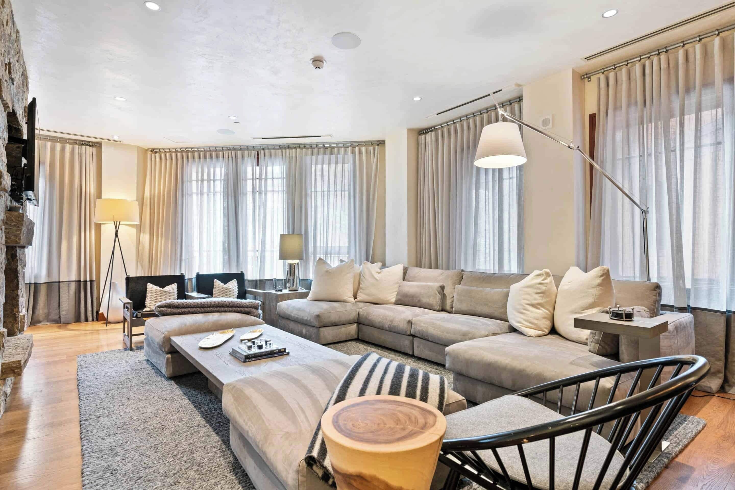 Solaris 5E East - 2 Bedroom + Den