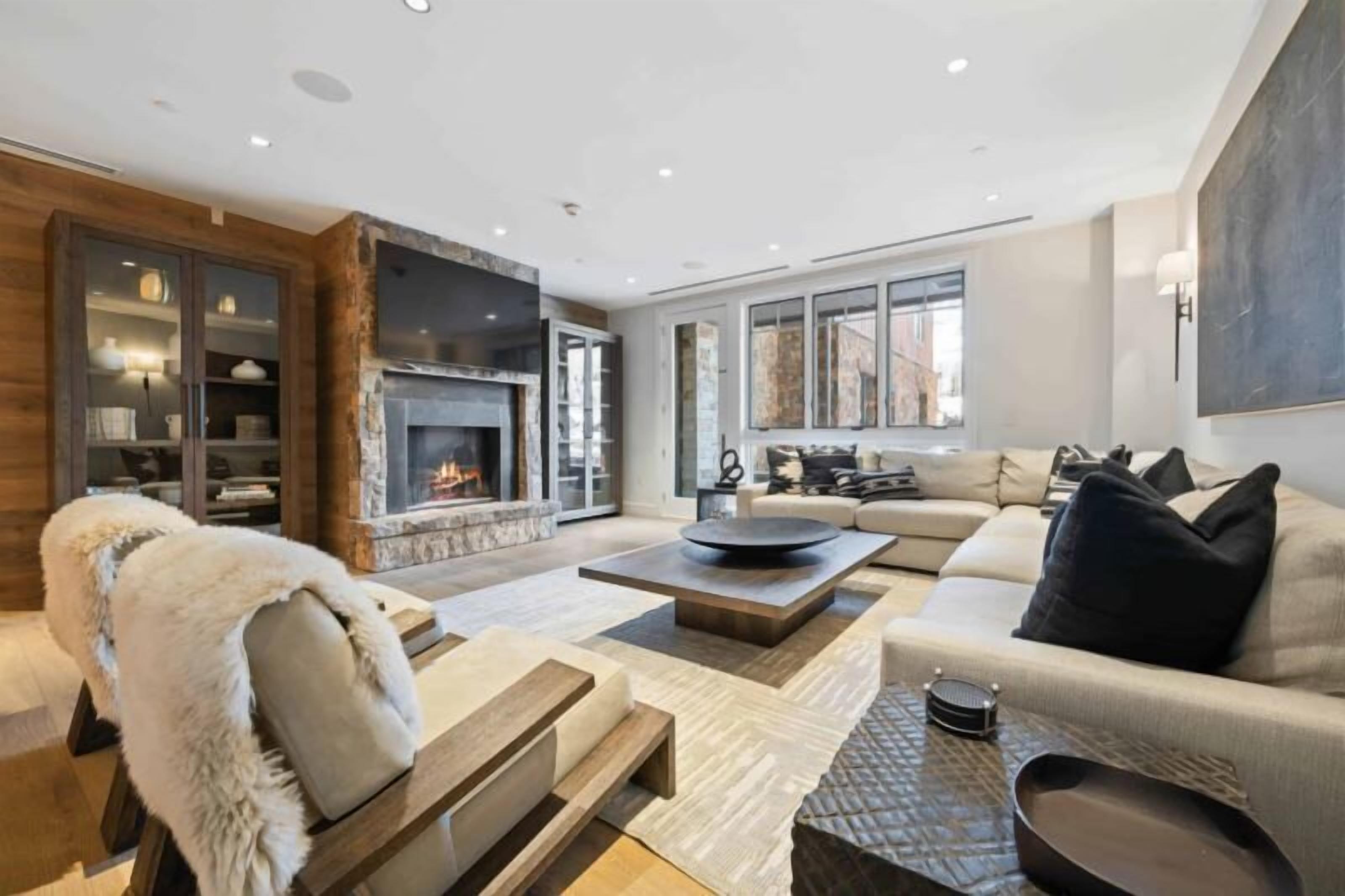 Solaris 3D East - 4BR + Den
