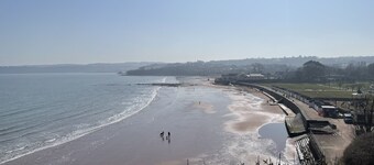 2 bedroomed town house, 2 mins walk from Goodrington Beach, sleeps 4.