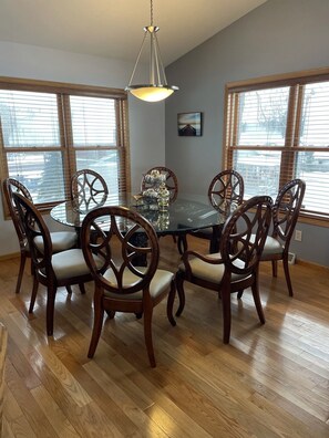 Dining - Waterfront home (Pelican Lake)