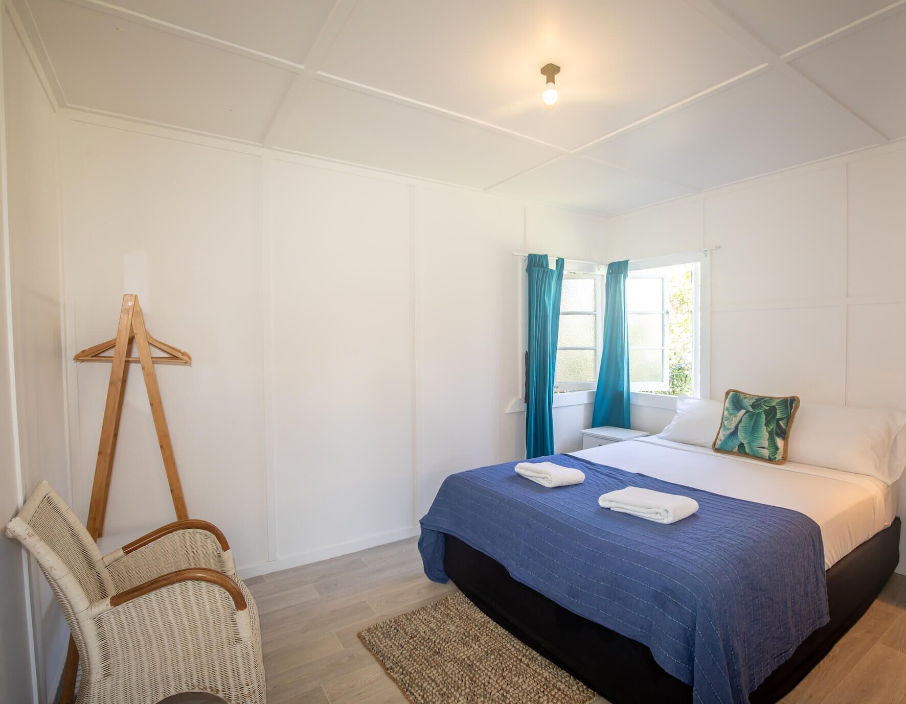 2 bedrooms, iron/ironing board, WiFi (free)
