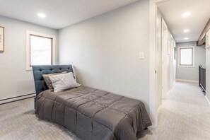 4 chambres, fer et planche à repasser, lit de bébé portatif, Wi-Fi