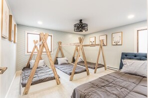 4 quartos, ferros/tábuas de passar roupa, berço de viagem, Wi-Fi