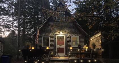 Poet's Cabin - Year-round Acadia A-Frame Getaway